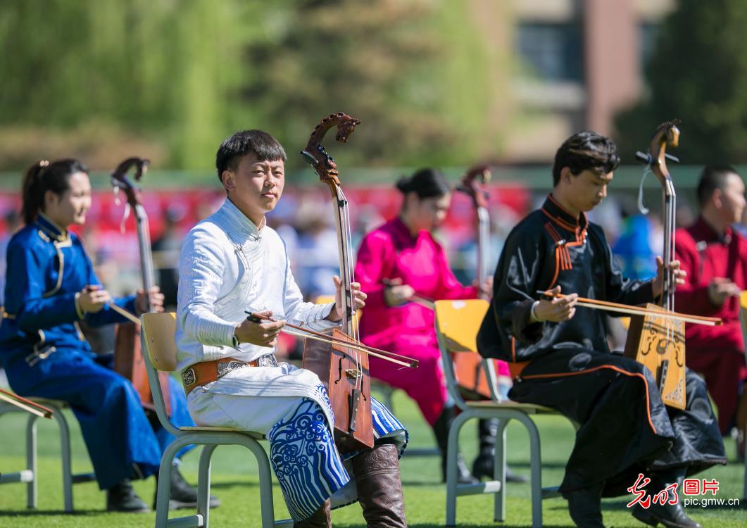 呼和浩特:民族校园里的激情那达慕 呼和浩特:民族校园里的激情那达慕