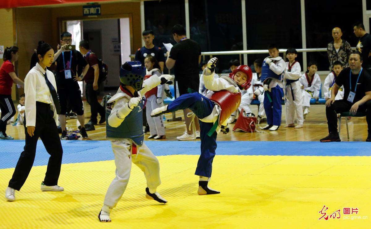 北京东城区中小学生跆拳道比赛在地坛体育馆举行