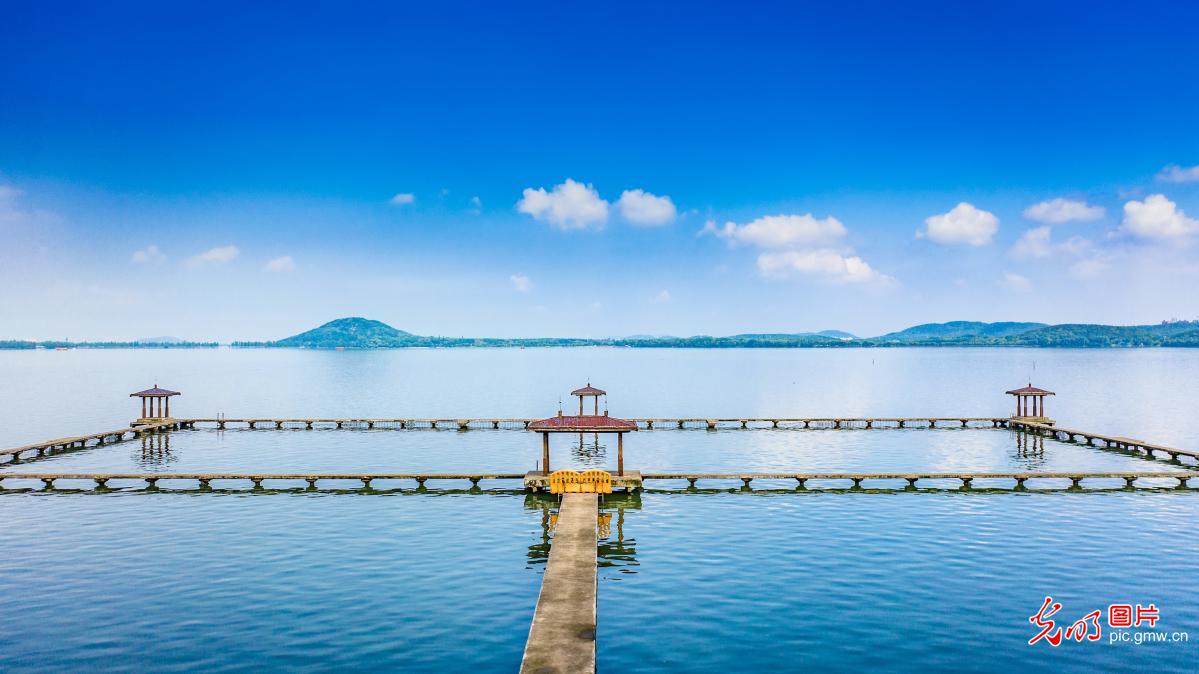 武汉东湖：水天一色 景色壮美