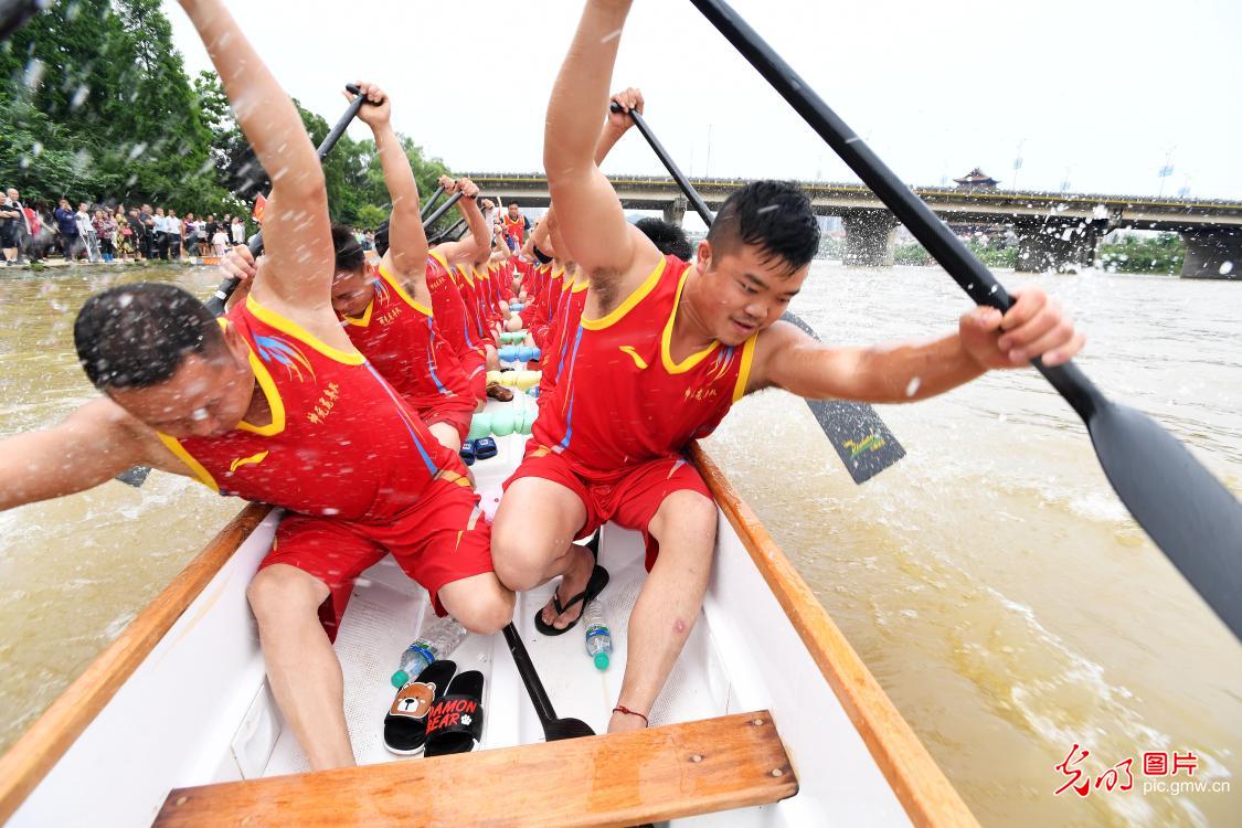 龙舟排练迎端午