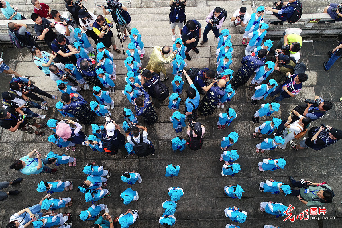 肇庆德庆学宫上演“开笔礼”