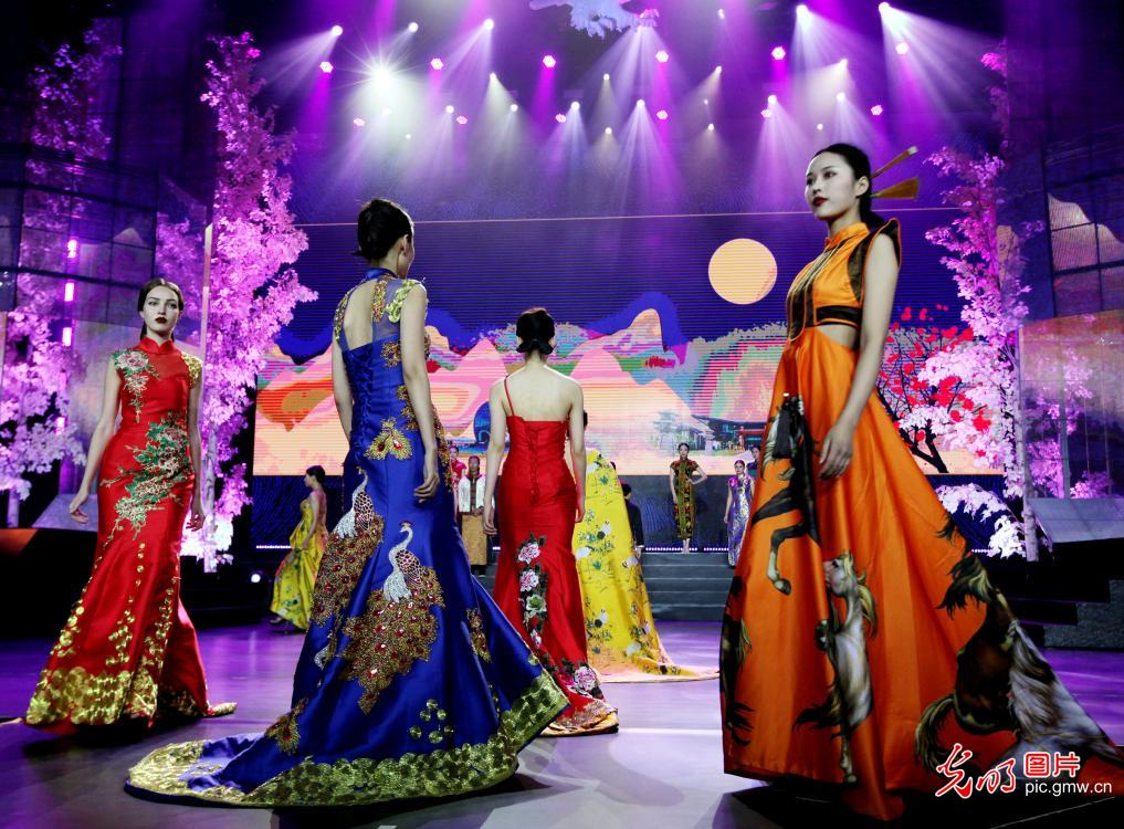 北京怀柔举办满族文化节