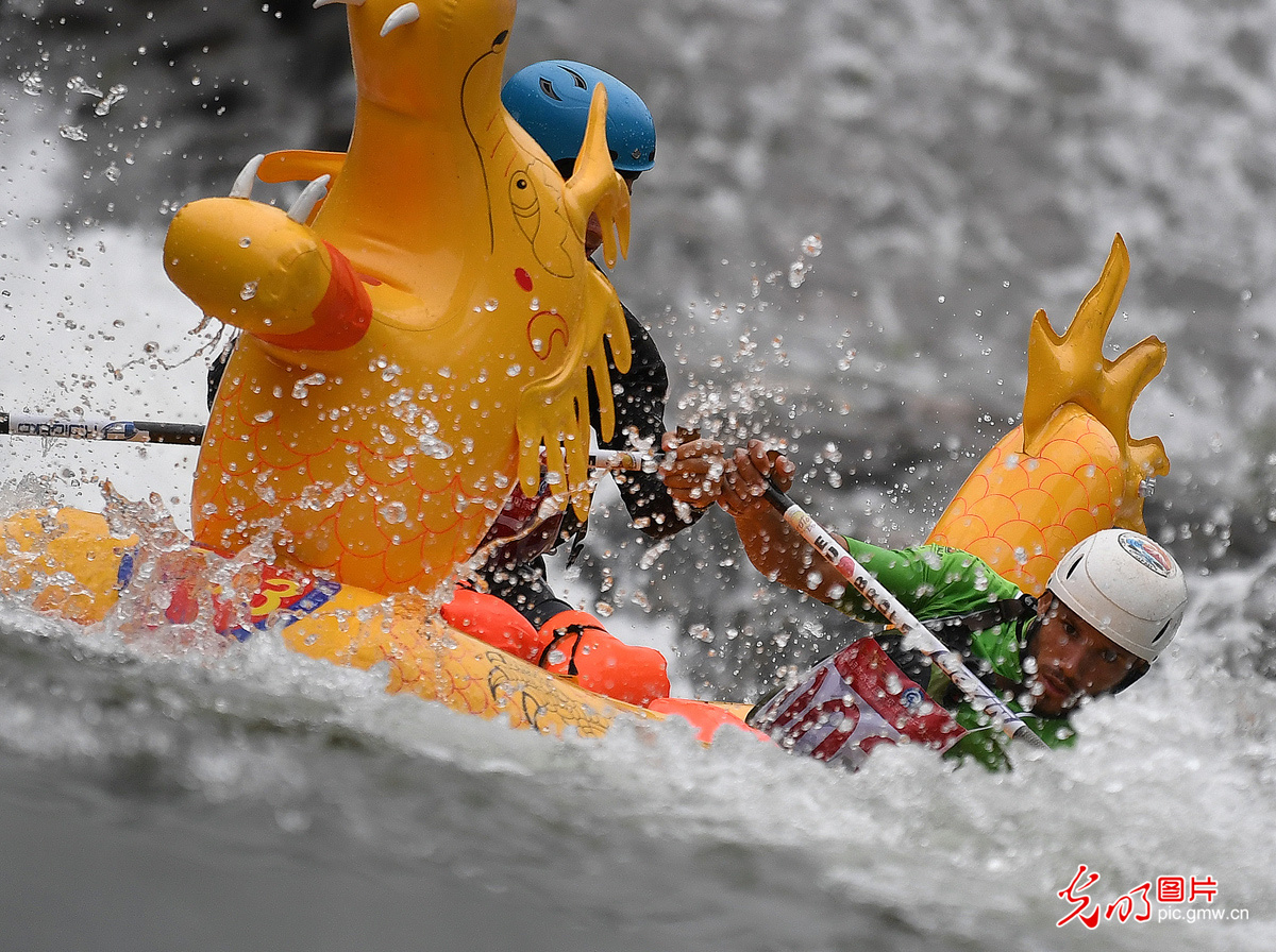 朝天吼漂流吸引游客体验“水上速度与激情”-三峡新闻网