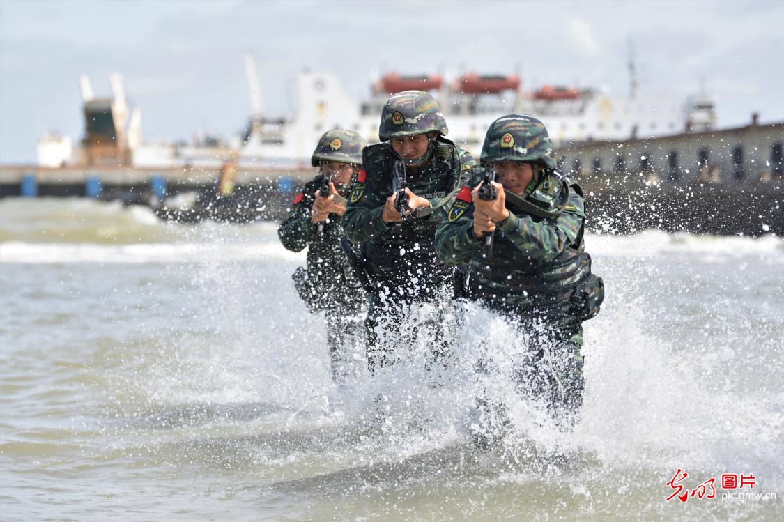 读图频道 焦点 正文 2019年7月6日 武警广西总队北海支队组织特战队