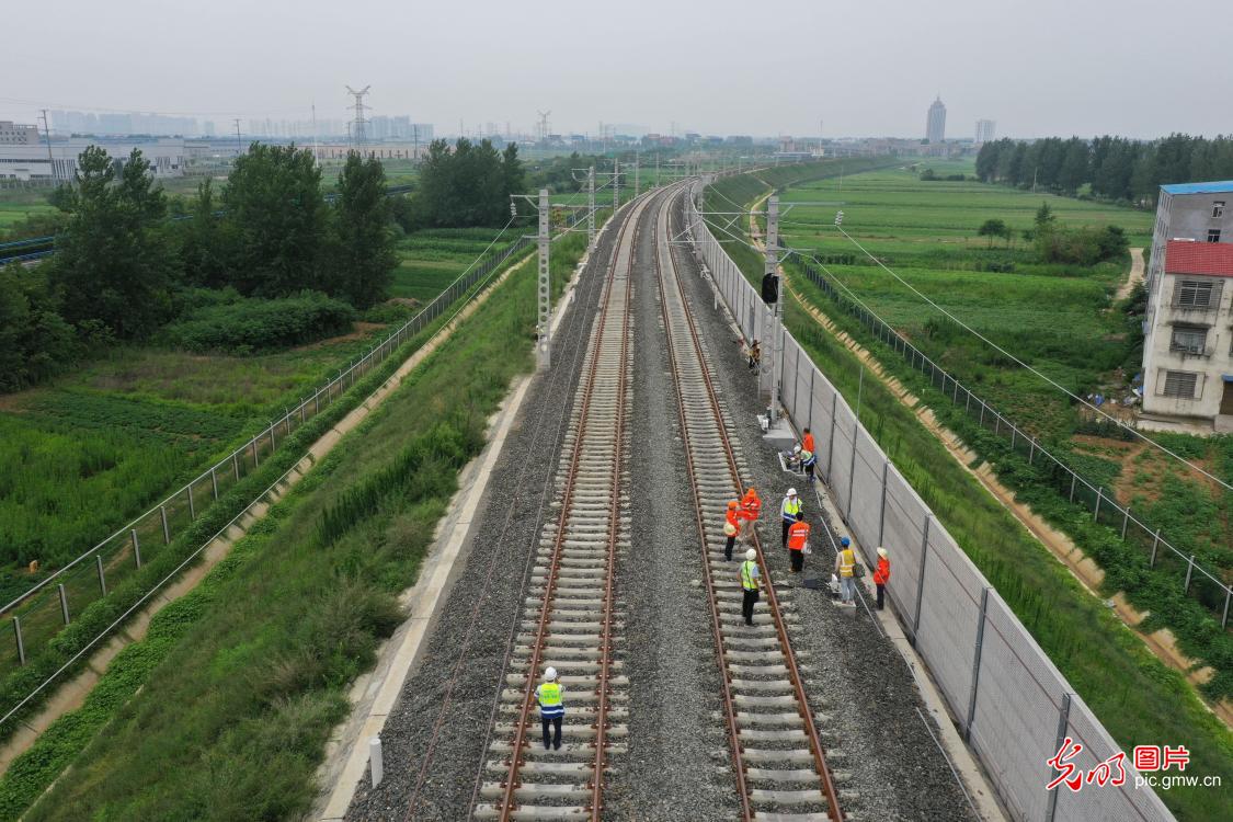 读图频道 焦点 正文 2019年7月8日,湖北省襄阳市,蒙华铁路襄州至樊城