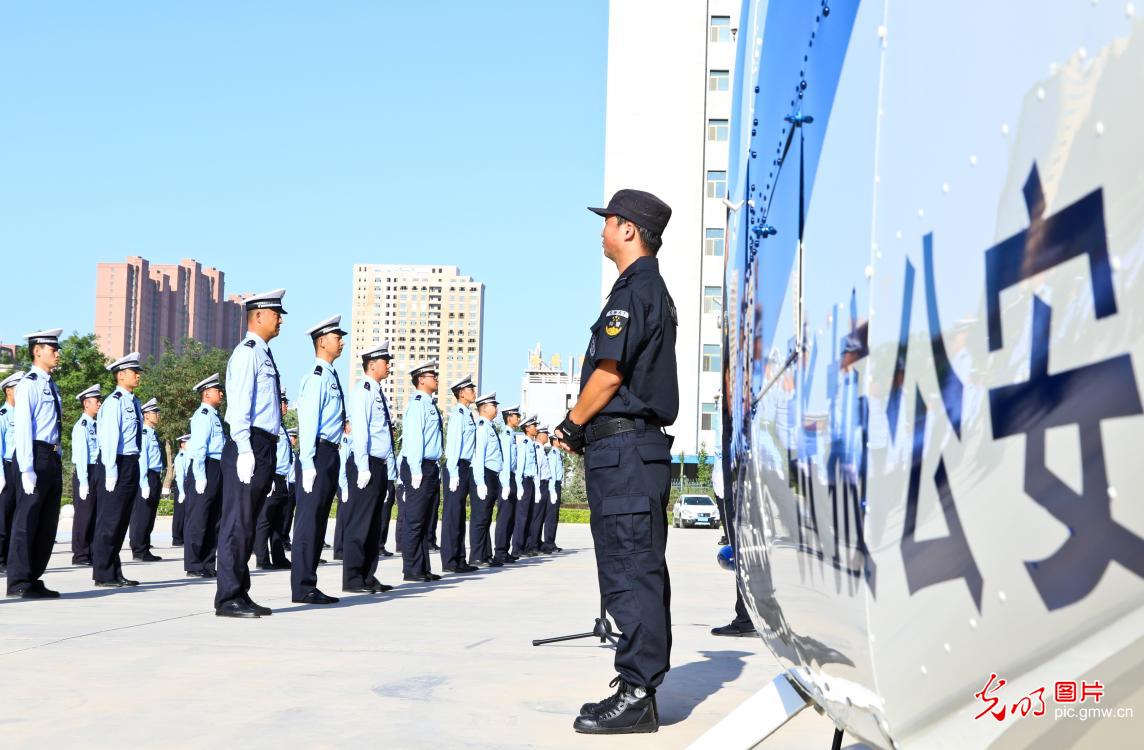 张掖公安局警航大队空中警务巡逻正式启动