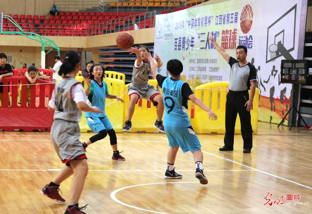 百县青少年同赛篮球 普及推广篮球运动