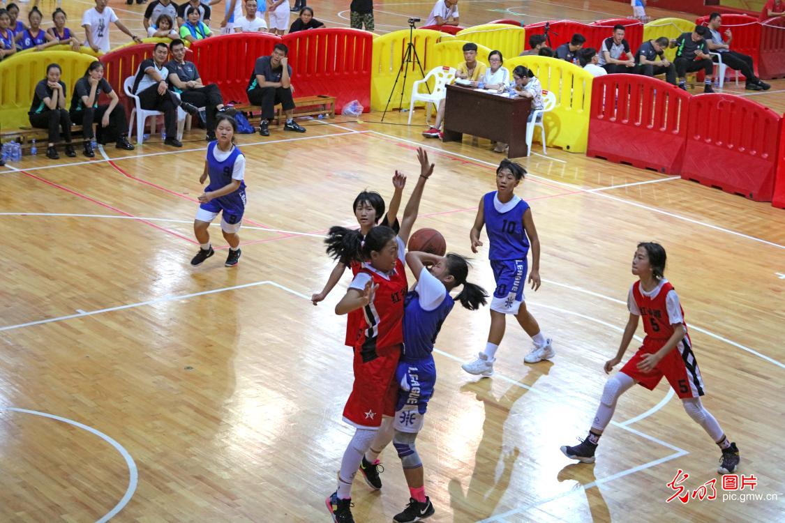 百县青少年同赛篮球 普及推广篮球运动