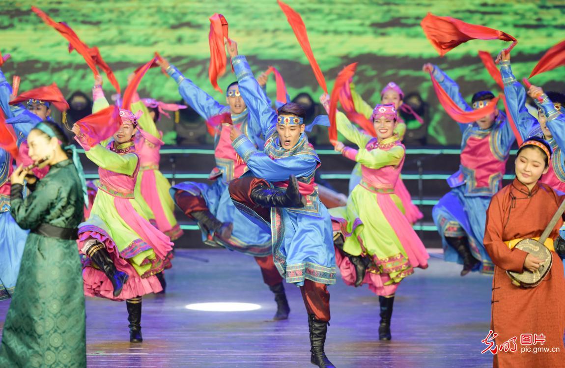 庆祝新中国成立70周年主题演出呼市举行