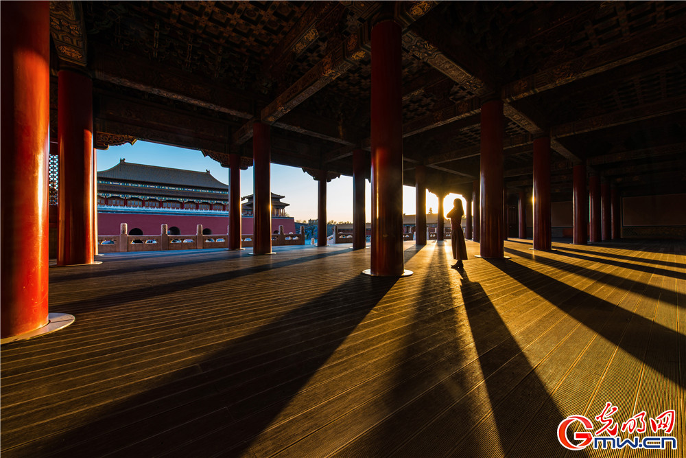 “我眼中的新北京”主题摄影征集活动二等奖作品：《紫禁城的光影》