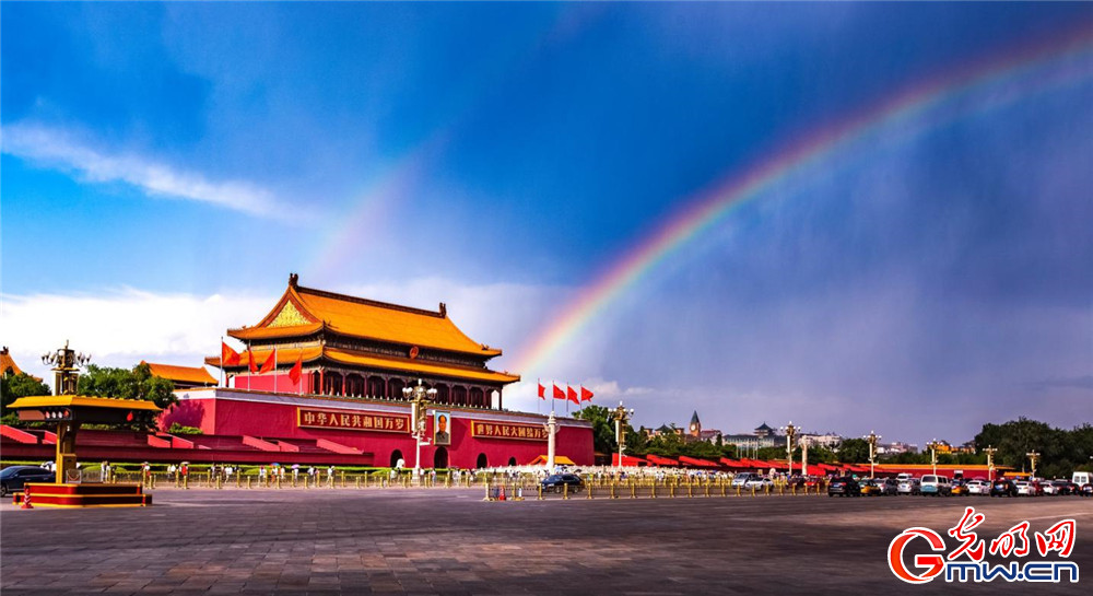 “我眼中的新北京”主题摄影征集活动二等奖作品：《天安门双彩虹》