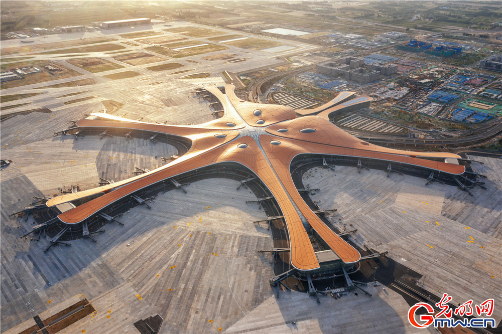 “我眼中的新北京”主题摄影征集活动二等奖作品：《大兴国际机场》