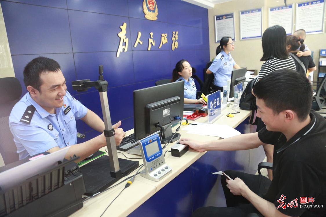重庆：市内户籍居民身份证实现“全渝通办”