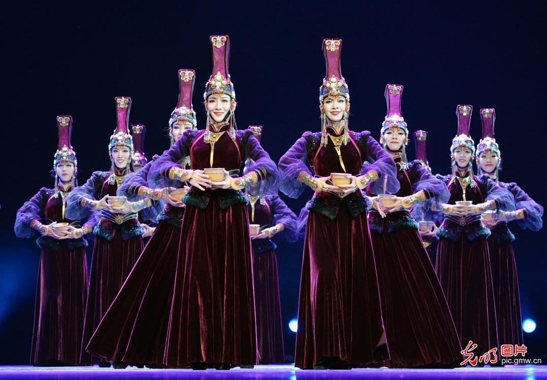 中国·国际蒙古舞蹈艺术展演在呼和浩特落幕