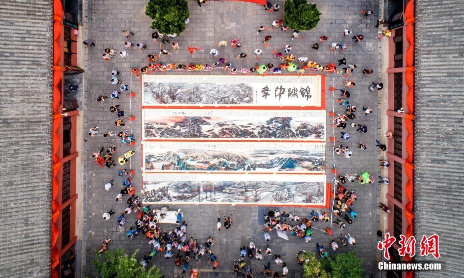 安徽合肥展出450米长卷巨画《锦绣中华》