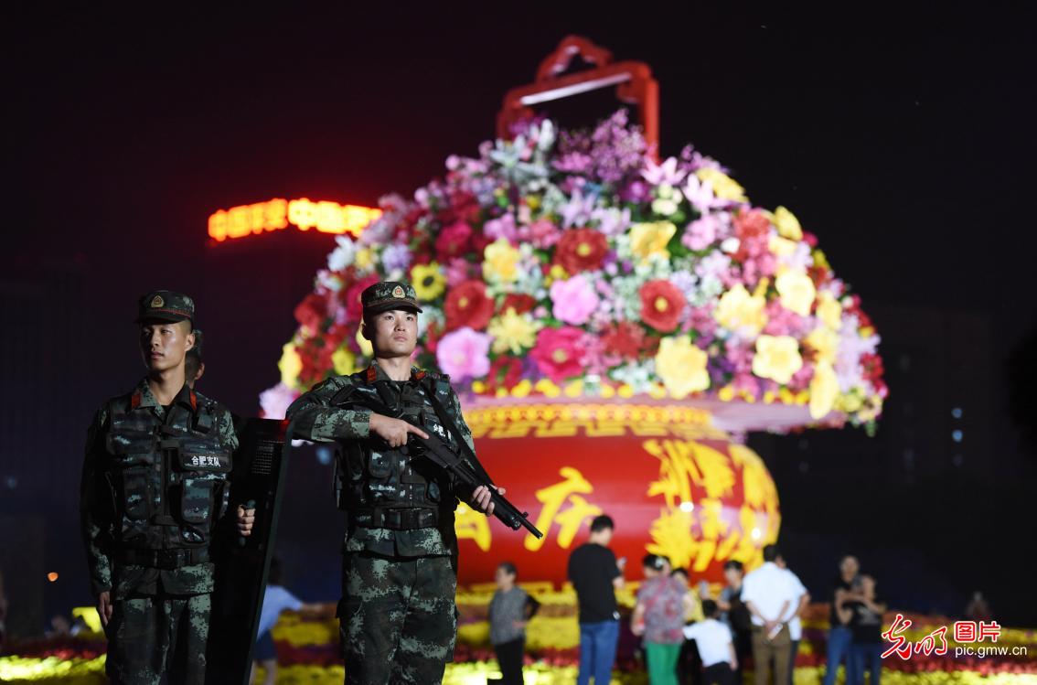 安徽武警:坚守战位度节日
