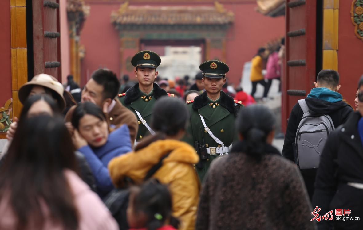 北京武警：紫禁城里保安全