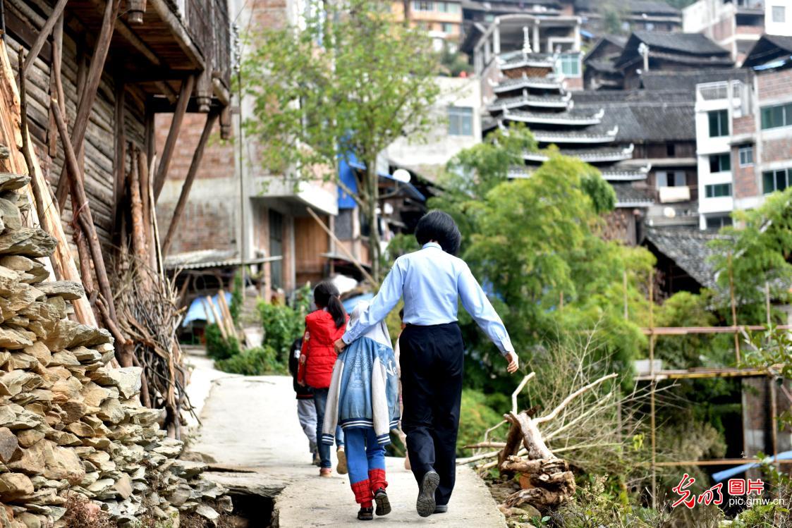 【光明图刊】大瑶山来了“警察老师”
