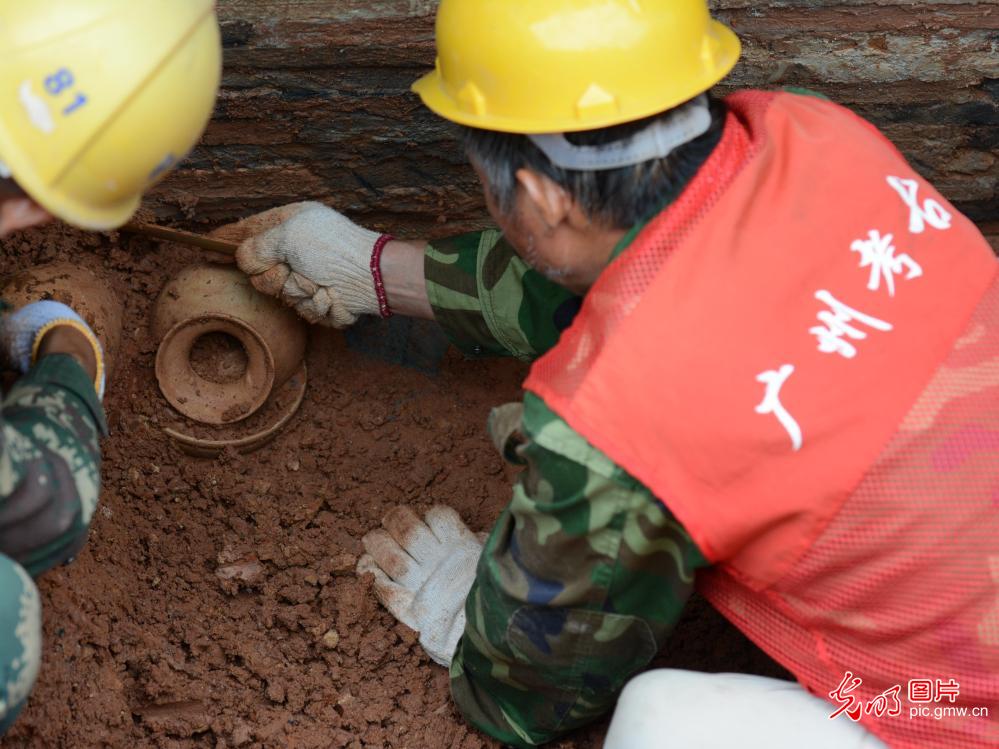 广州横枝岗再发掘57座汉至清代墓葬