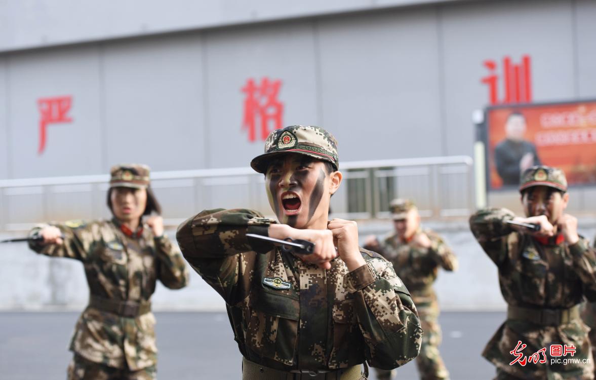 冬季训练砺精兵