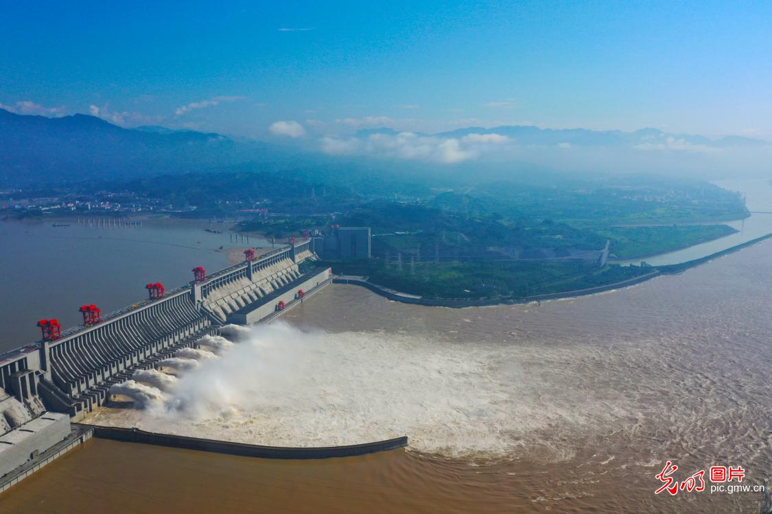 三峡大坝库区水位消落至160米