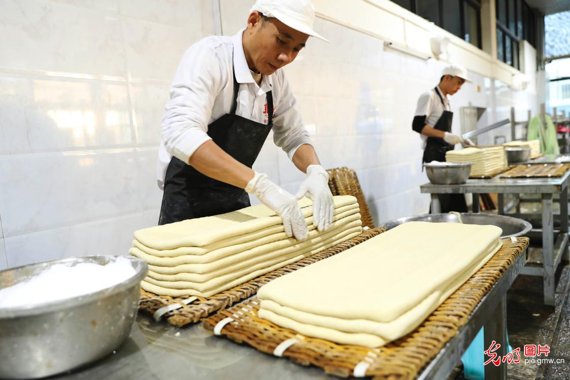 云南石屏：小豆腐 大产业