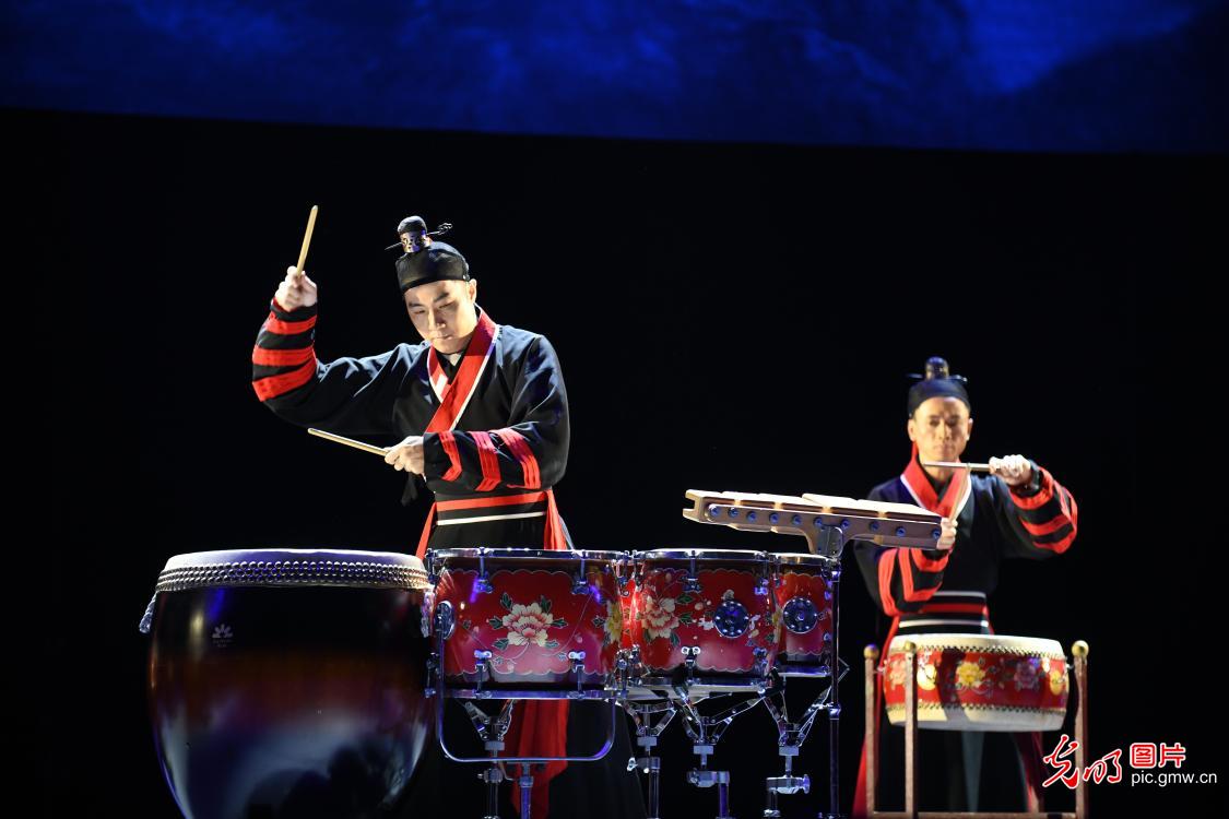 大型民族器乐交响音·画《四季岭南》在广州上演