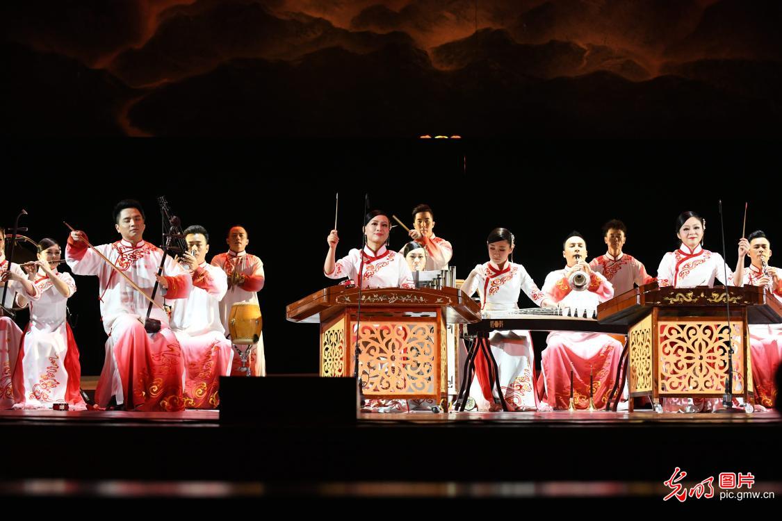 大型民族器乐交响音·画《四季岭南》在广州上演