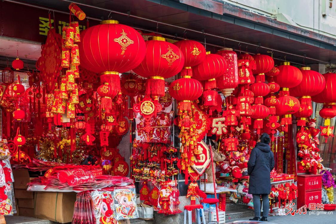 上海：红红火火迎“牛”年