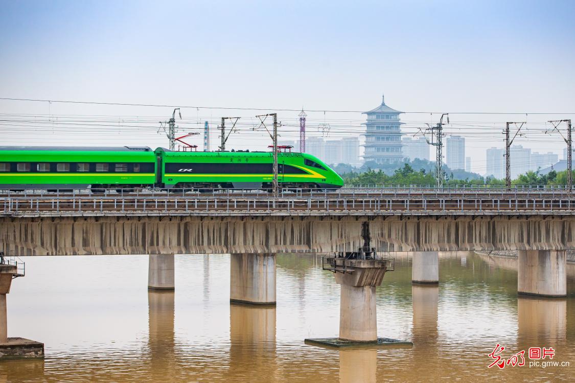 【光明图刊】2020，高铁技术持续领先复兴号全系列车组投用