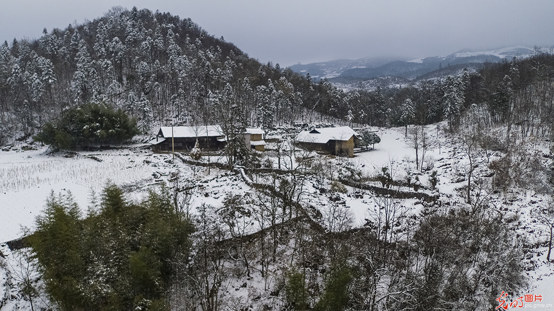 贫困山区冬天图片