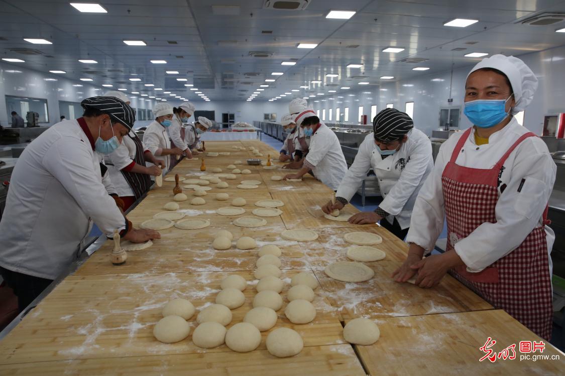 新疆察布查尔县：馕产业带动农牧民就业