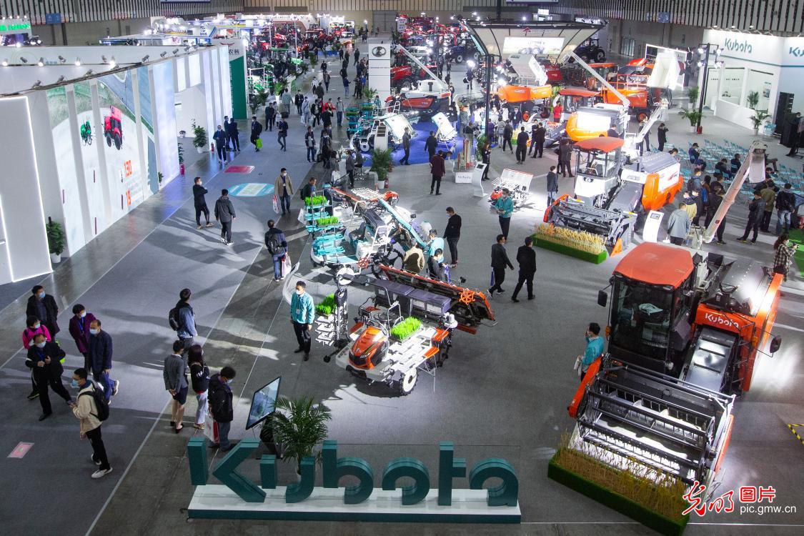 第十一届江苏国际农业机械展览会在南京举行