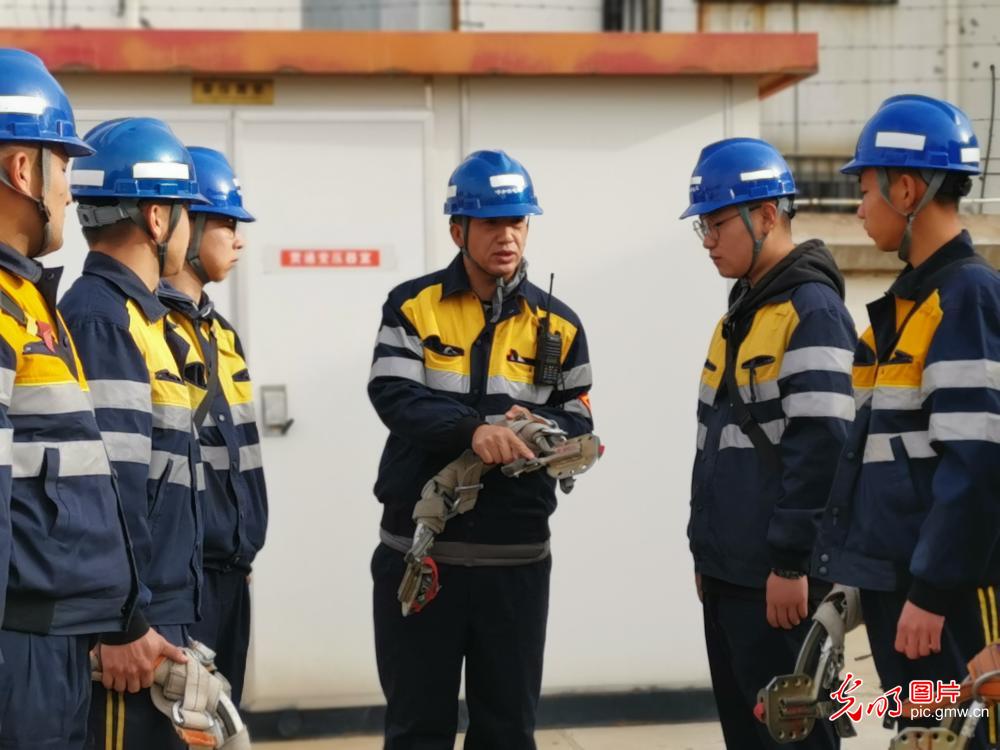 内蒙古：铁路设备维修保供电