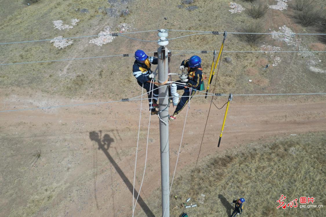 内蒙古：铁路设备维修保供电