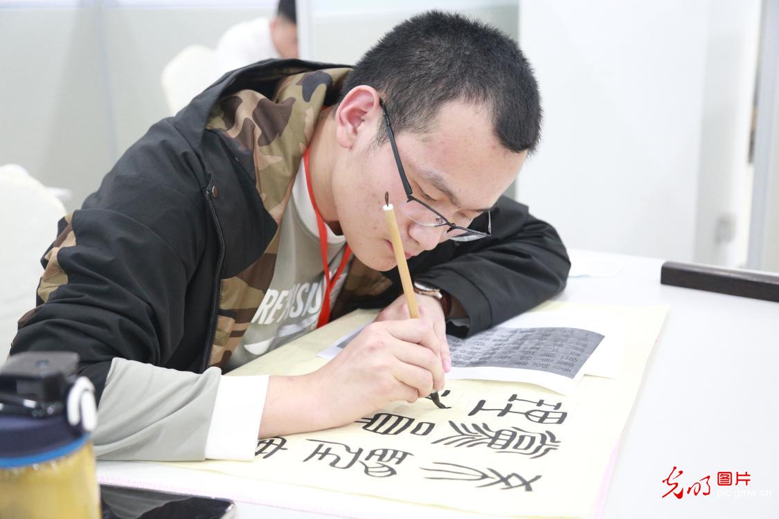 重庆：高校书法竞赛展风采