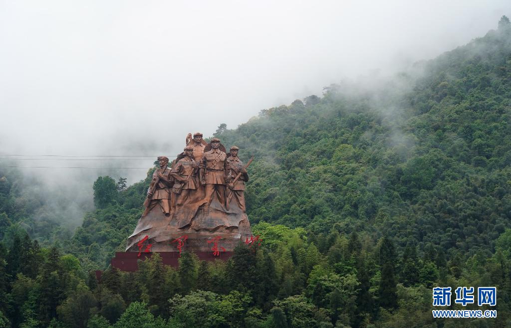 新华社记者再上井冈山,通过影像记录对比今昔变化,展现革命圣地井冈山