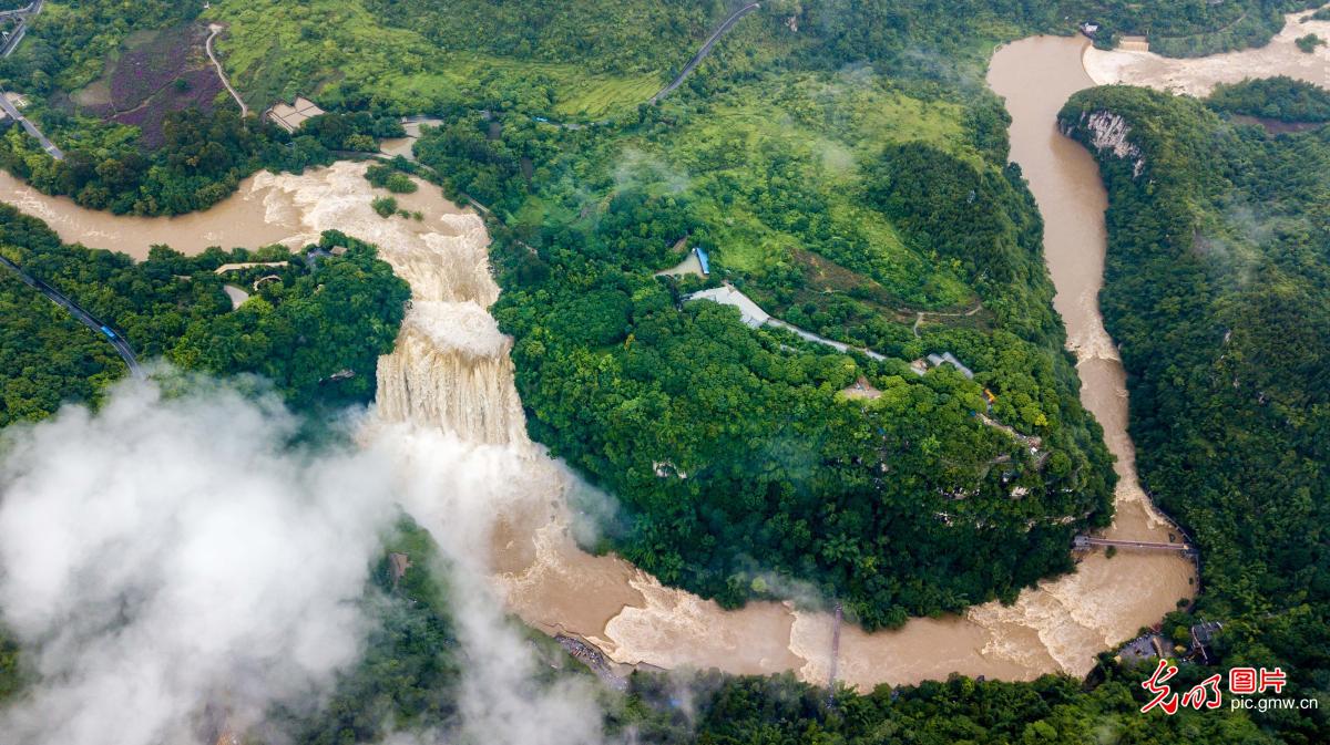 贵州黄果树瀑布迎来2021年入汛最大水量