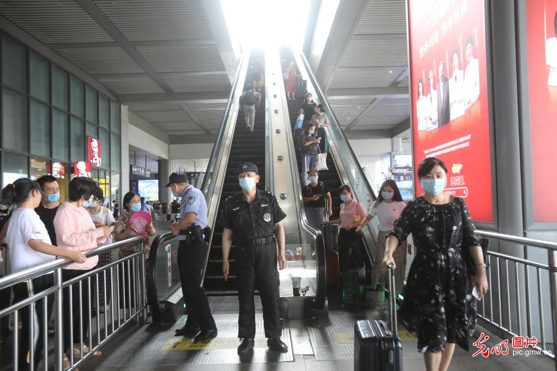 南京南站加强疫情防控工作