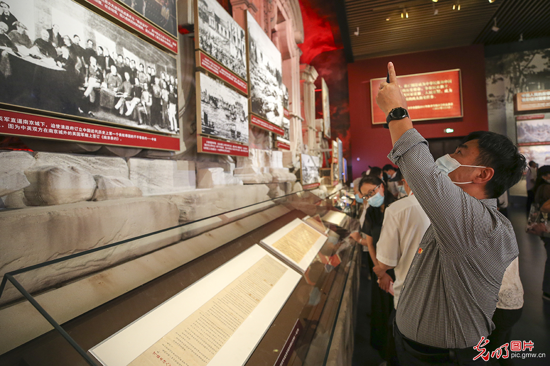 中国共产党历史展览馆迎来暑期参观热潮