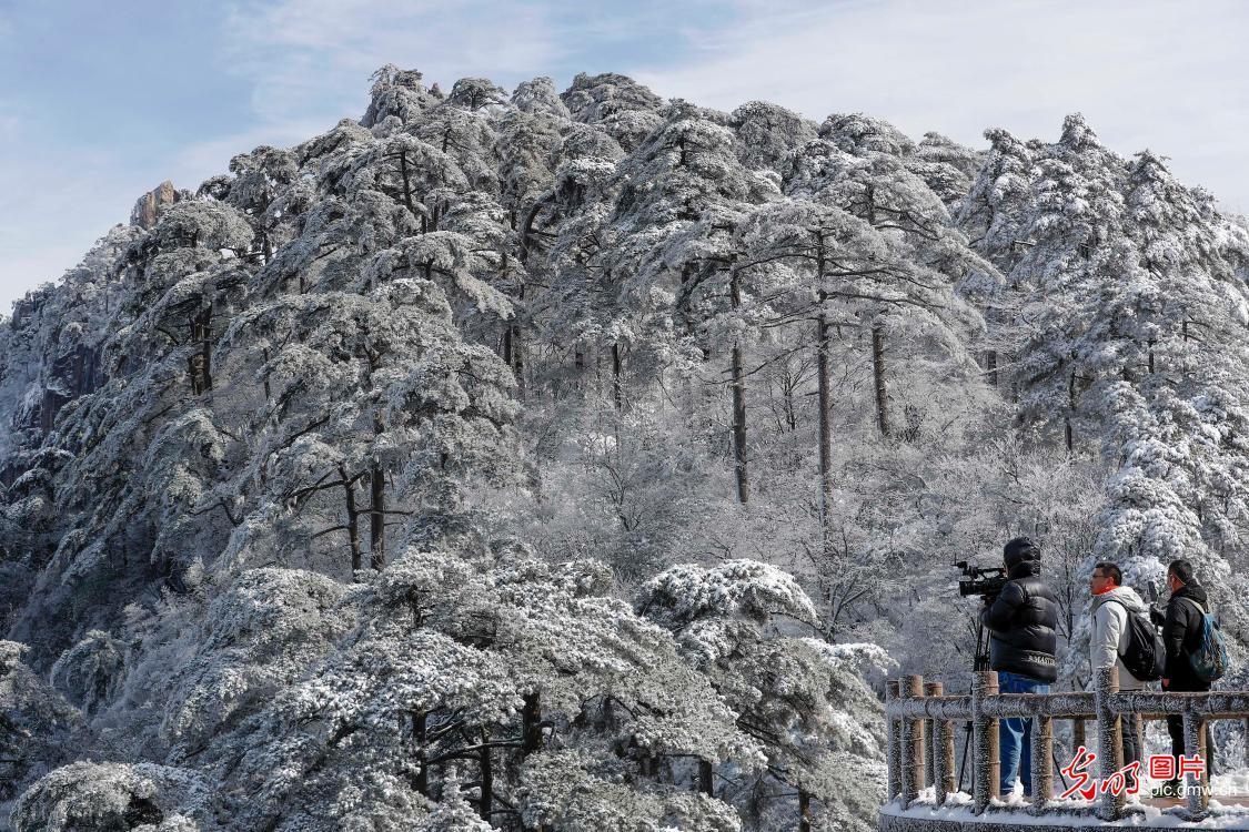 黄山风景区迎来今冬初雪