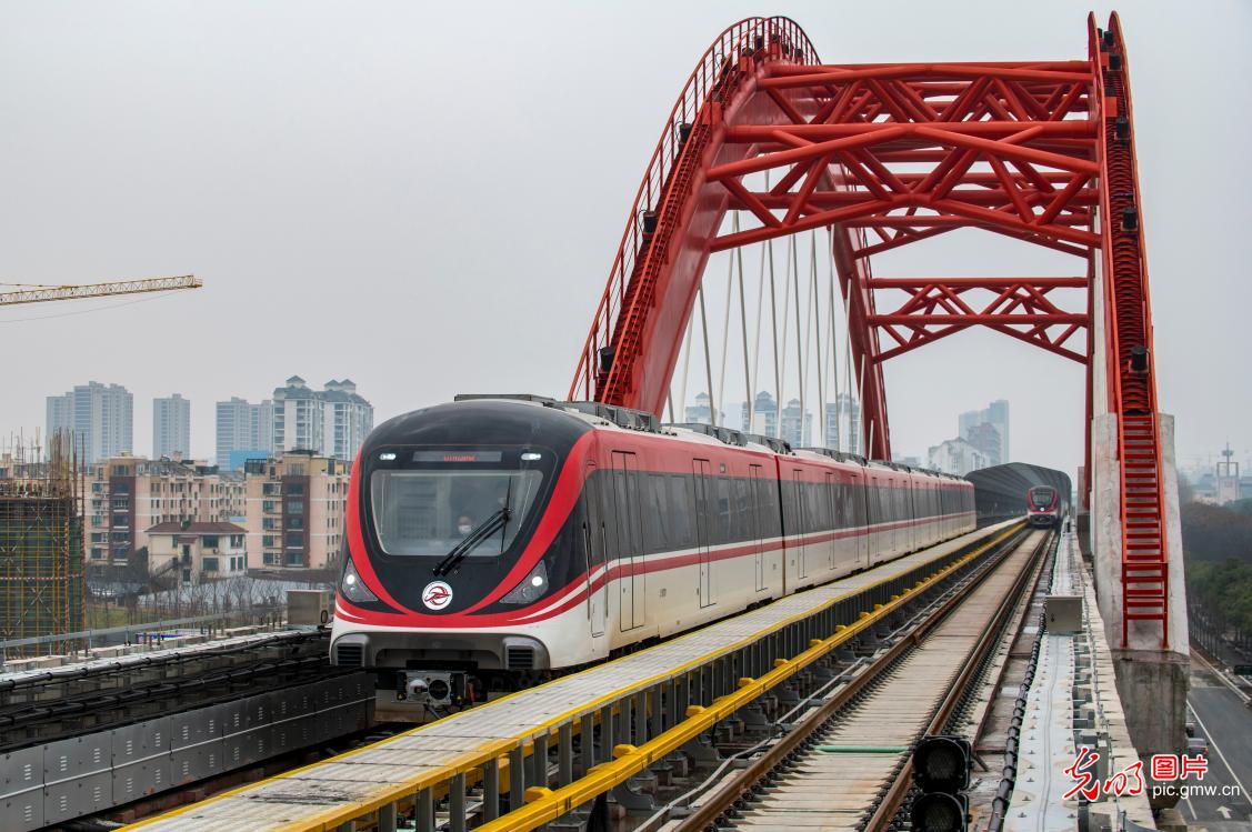 浙江金华市域轨道交通金义段开通试乘