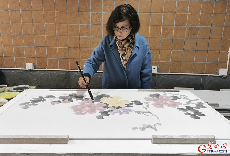 庆祝国际“三八”妇女节陶瓷创作笔会在景德镇举行