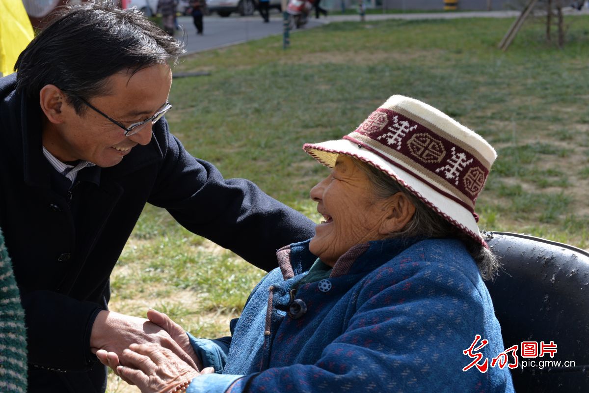 【履职故事】全国政协委员图登克珠：把藏区群众的幸福生活放在肩上