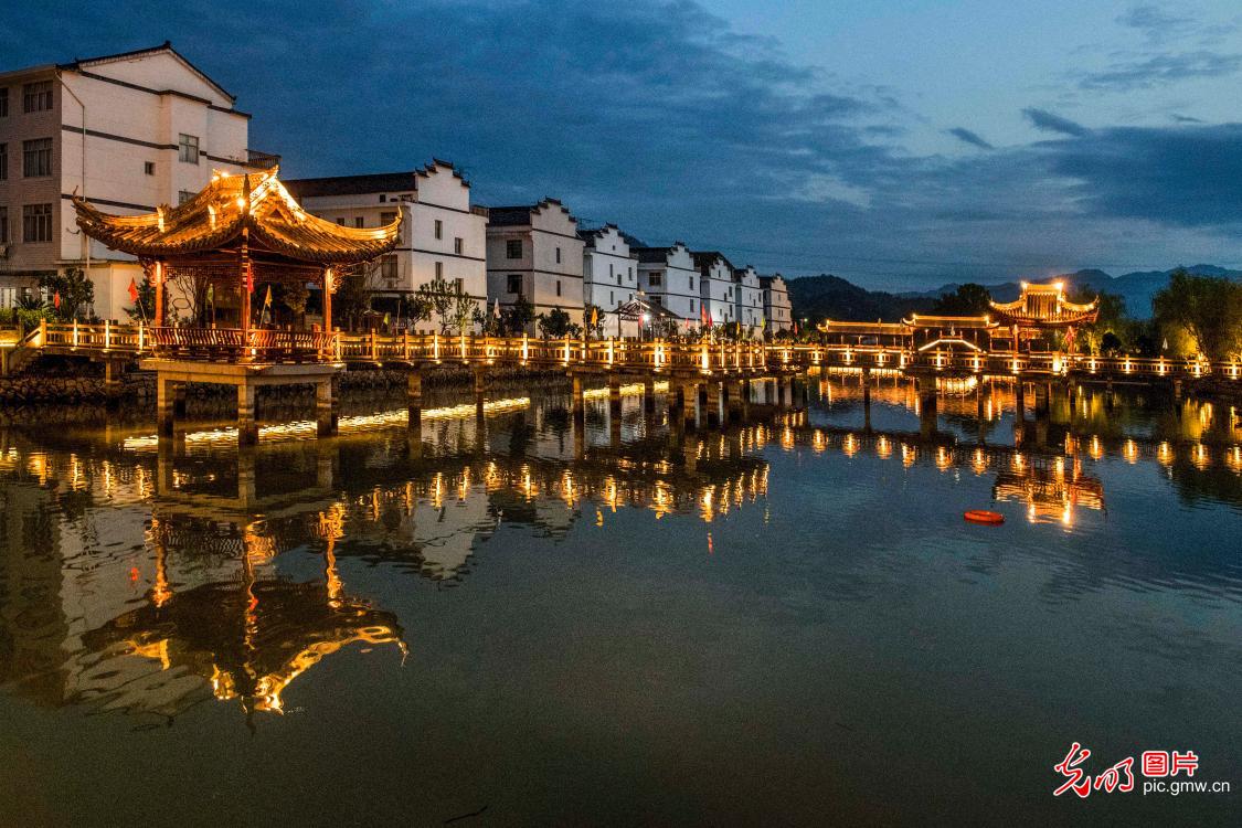 2022年3月30日,浙江省仙居县下各镇杨砩头村夜景.