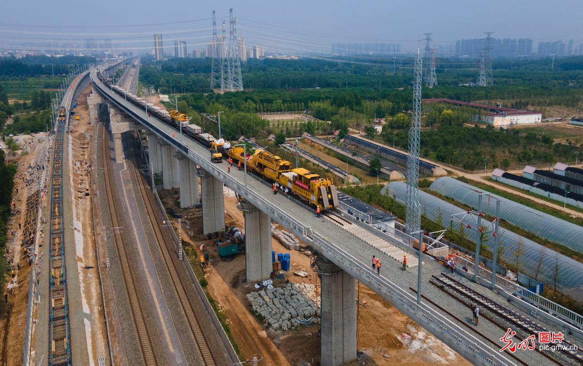 京唐铁路北京段开始铺轨作业