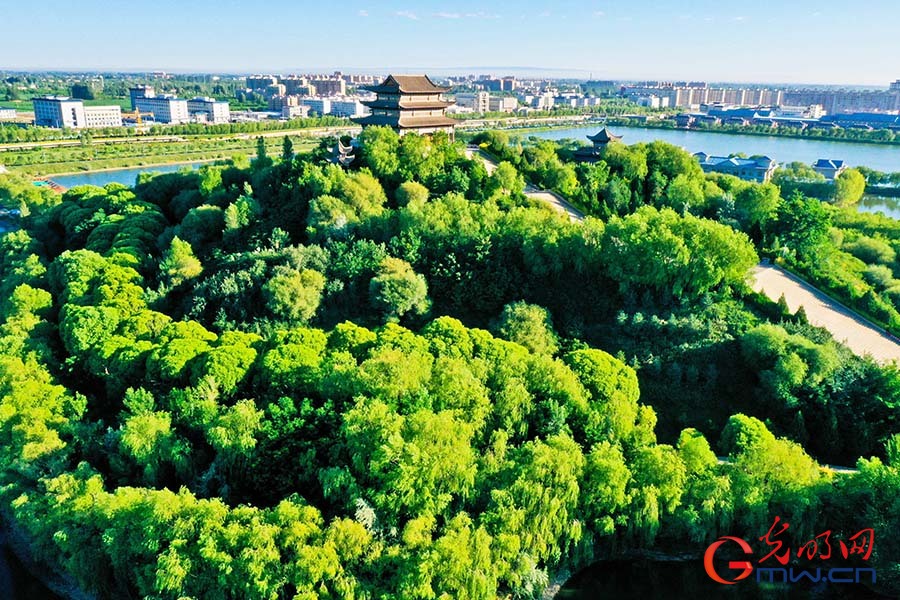 【绿水青山“瞰”中国】戈壁小城的绿色生态变化