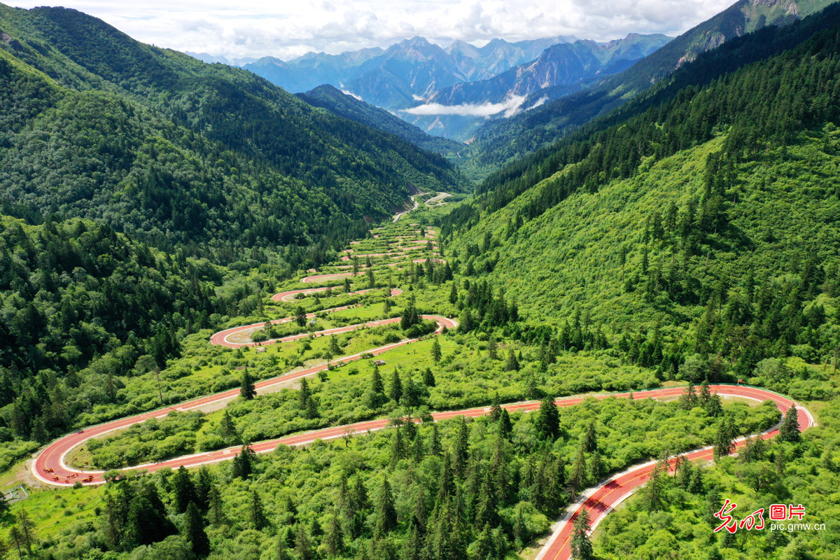 四川九寨溝四好公路助力全域旅遊