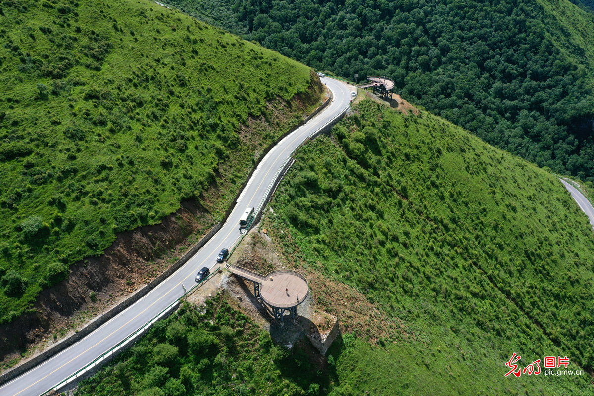 四川九寨溝四好公路助力全域旅遊