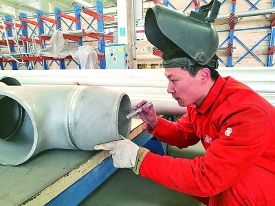 柳芽萌动春意浓